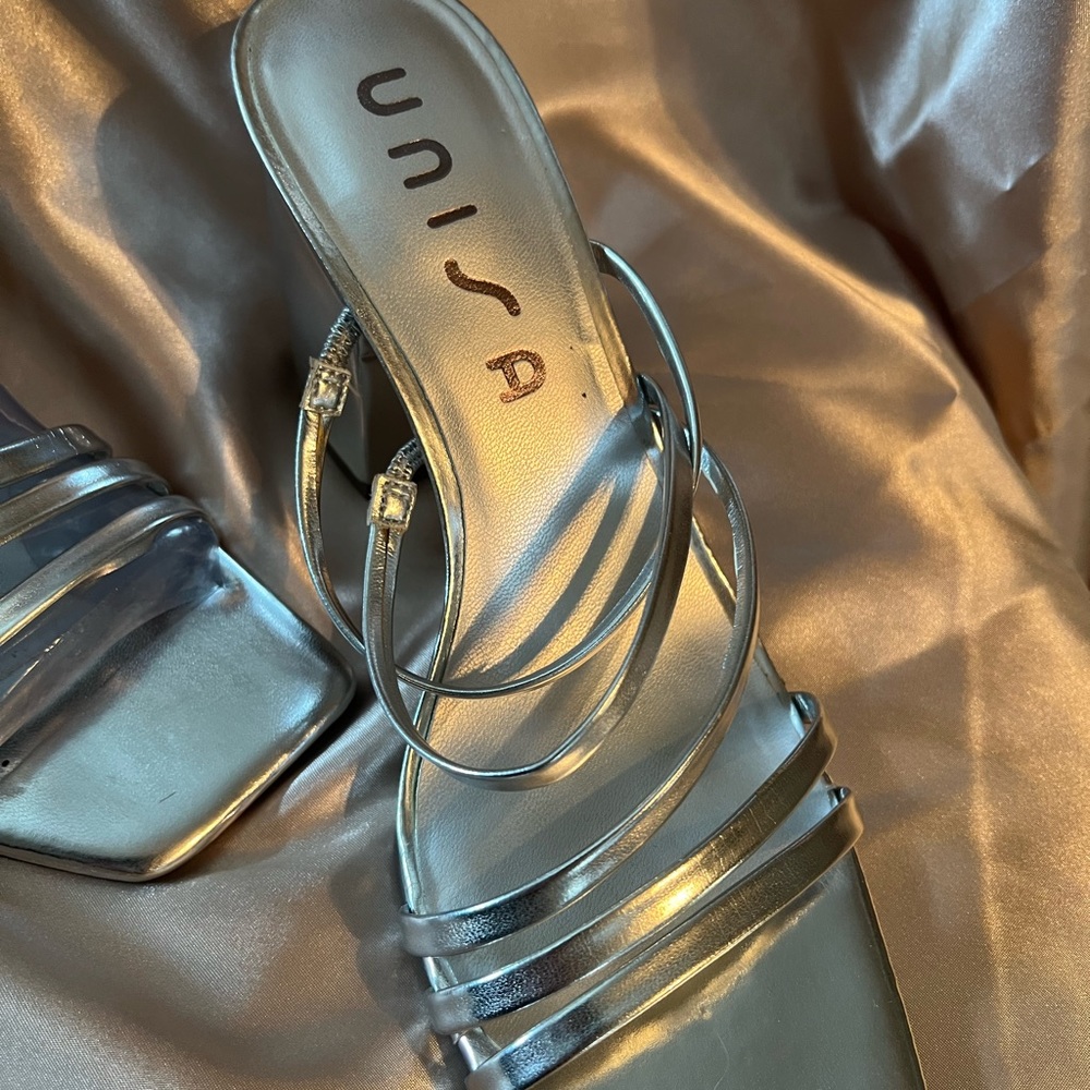 Shoes - Picture 7 of 8